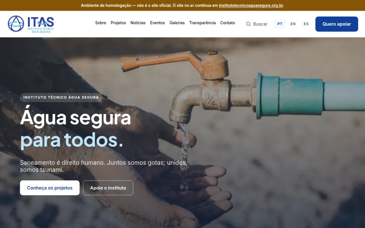 Página inicial do novo site do ITAS em homologação, com o título “Água segura para todos.” e a faixa de aviso do ambiente de homologação